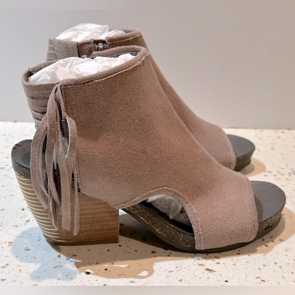OTBT Free Spirit Suede Leather Chunky Heel Sandals with Fringe - Picture 6 of 11